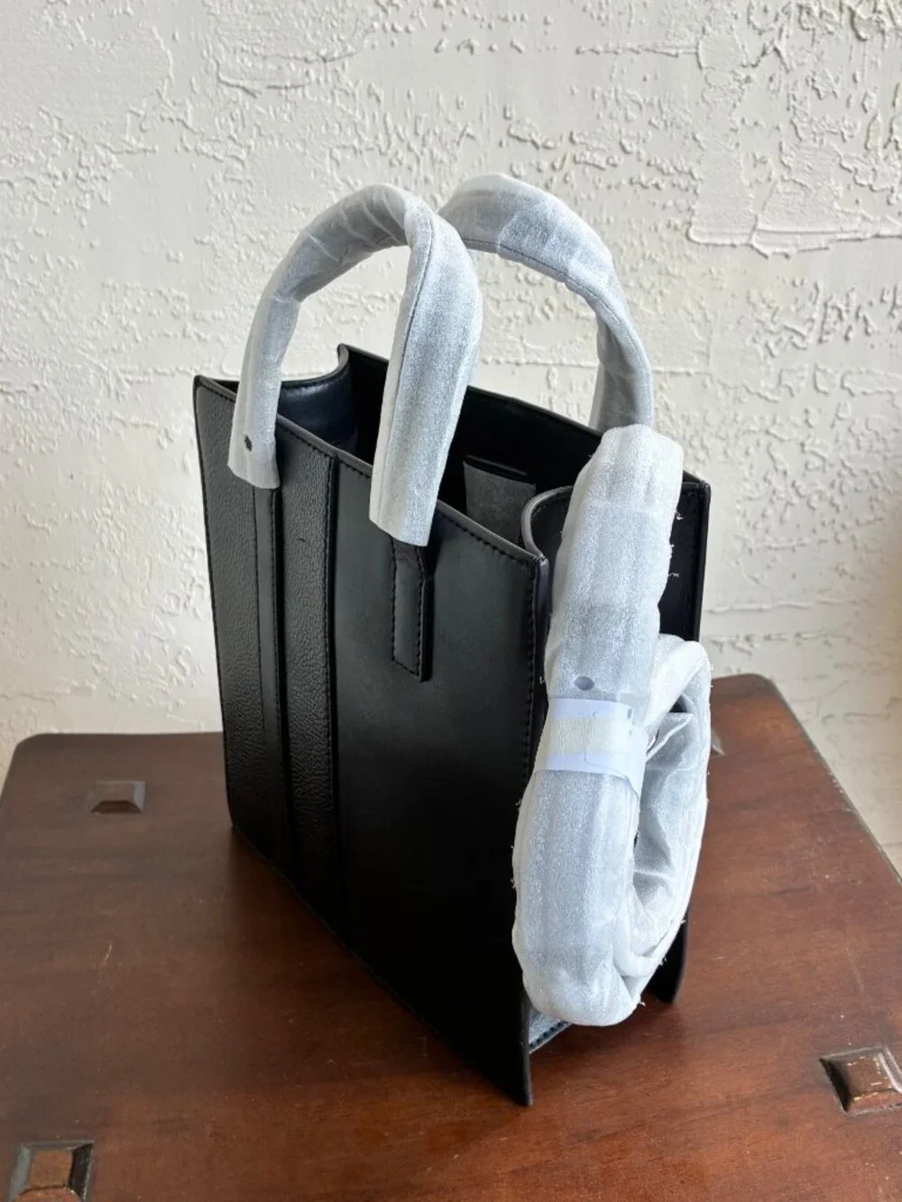 WE-AR4 The Bi Convertible Tote Bag Black Structured‎ Leather Strap & Handle NEW